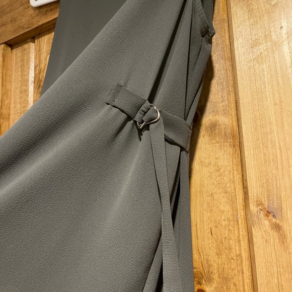 Sleeveless side detail beaut! - Picture 4 of 5